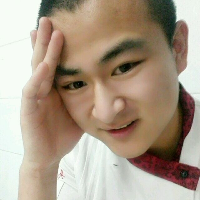 人潮拥挤的第一张照片--辽宁认干亲服务网