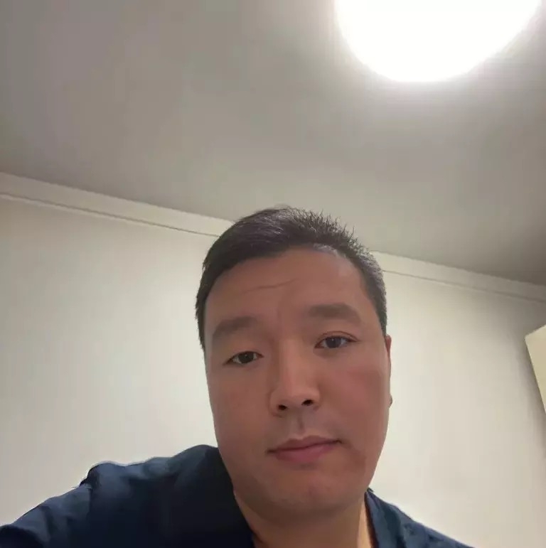 穿唐装的松鼠的第一张照片--辽宁认干亲服务网